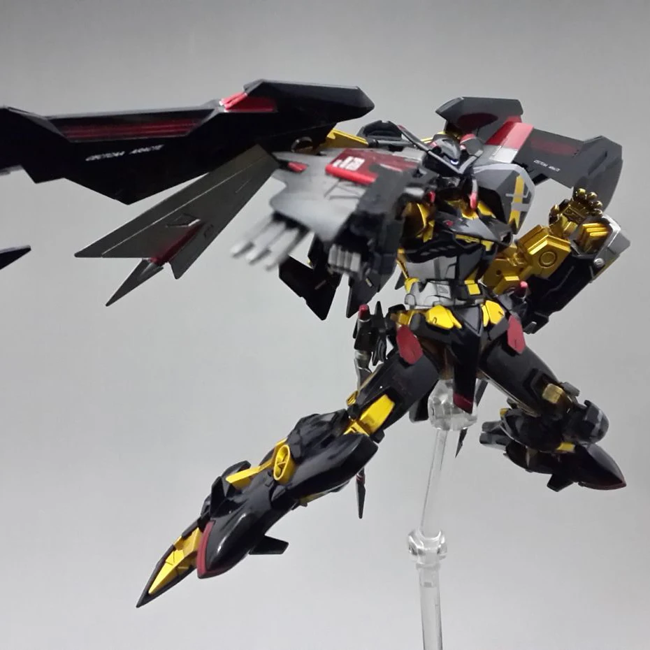 Японский мобильный костюм Seed 1/144 Gundan Astray Золотая рамка Amatsu настраиваемая модель