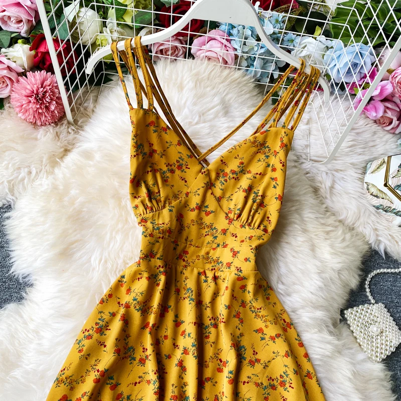 Длинное платье миди с цветочным принтом и v-образным вырезом в стиле бохо летнее