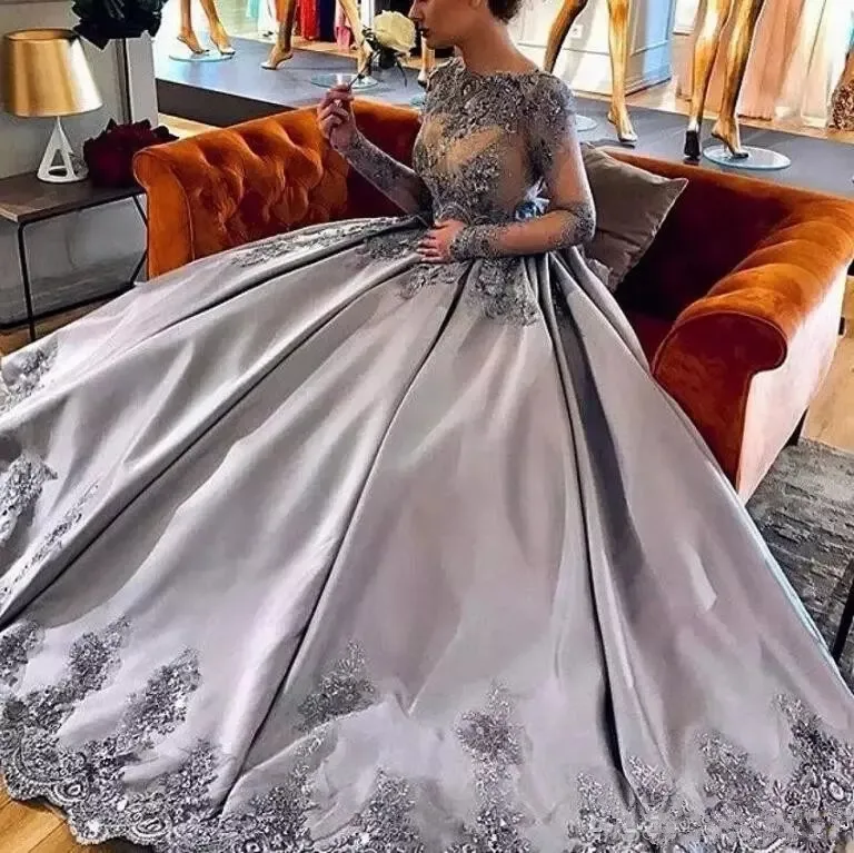 

Amazing Silver Long Sleeves Ball Gown Prom Dress 2019 Lace Appliques Formal Evening Gowns Luxury Pageant vestidos de gala