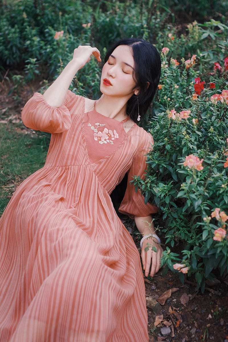 

Spring Summer Dress Women Chinese Style Sweet Midi Dress Embroidery Hanfu Improvement Halter Long Dress Vintage Casual Clothes