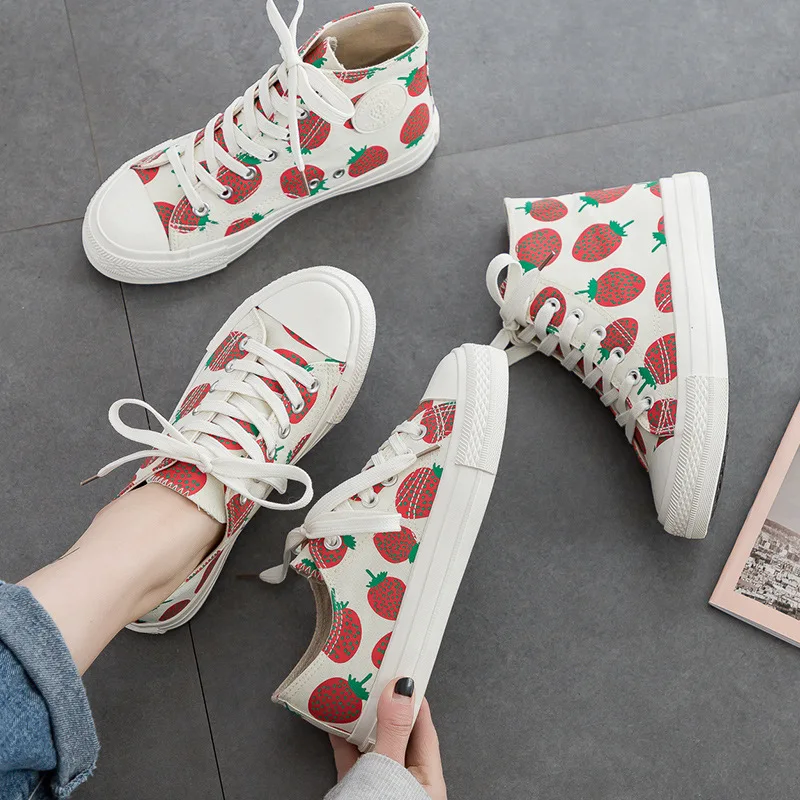

Autumn board shoes Retro Red Shoes Women's shoes 2021 strawberry new versatile Korean board shoes