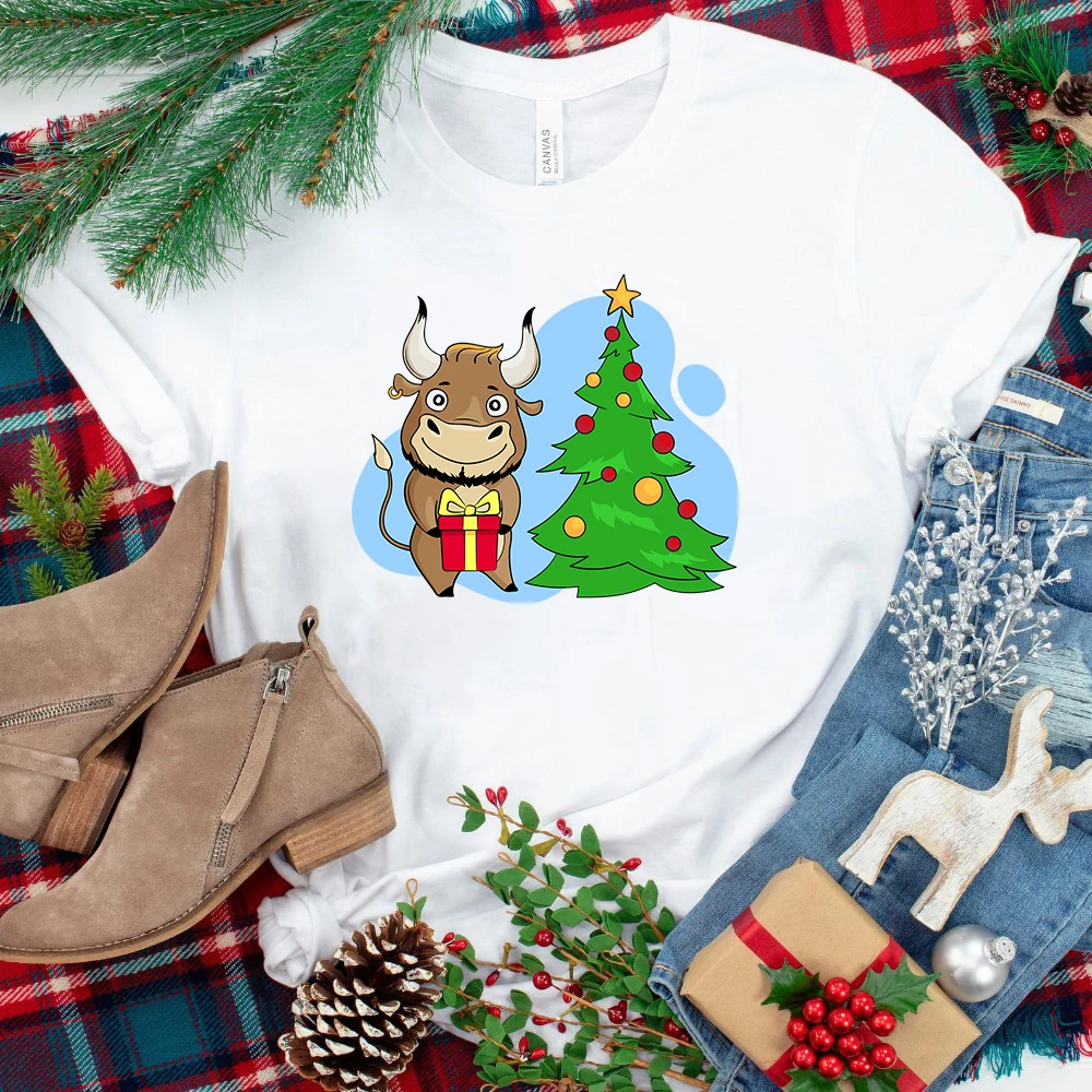 

Зимняя Рождественская футболка с мультяшным принтом быка, милые футболки с коротким рукавом и графическим рисунком, Женская Повседневная б...