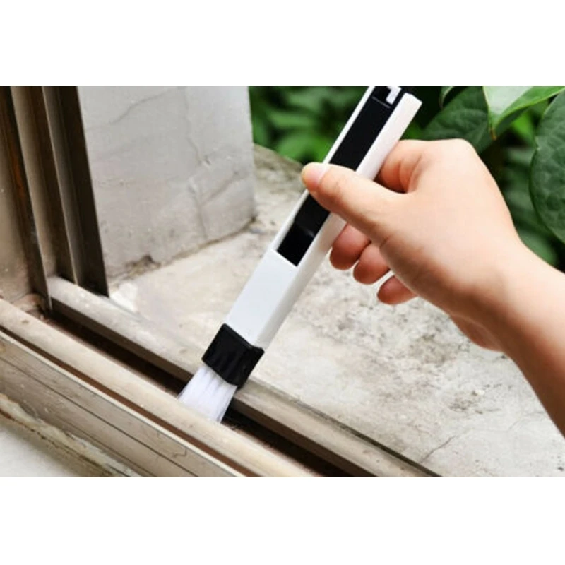 Небольшие инструменты для чистки кистей пультов дистанционного управления