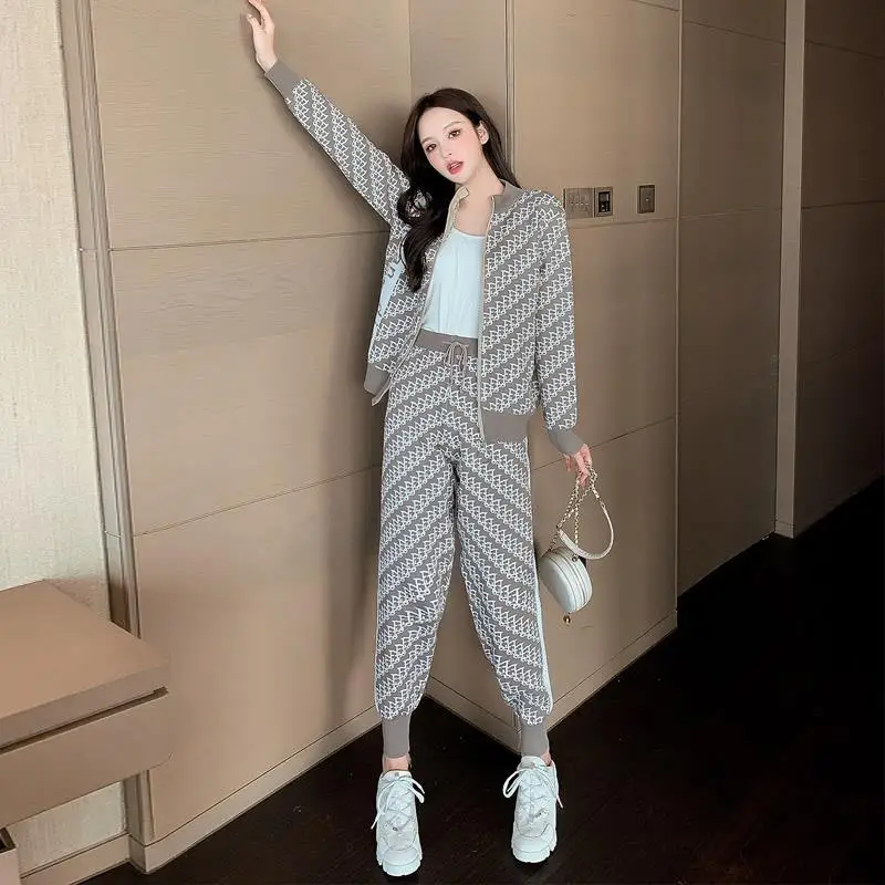 

Autumn and winter 2020 new sports leisure show thin age reducing knitted sweater suit two piece set fashion