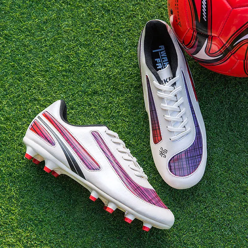 New Fashion Turf Soccer Shoes Low up Soccer Cleats Men Sneaker Shoes Adult Male Football Boots Outdoor Couple Football Shoes Men