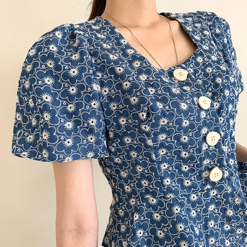 

Korean Women Shirt Blouses Summer Floral Embroidery Square Neck Women Tops Vintage Puff Short Sleeve Slim Button Up Shirt 15170