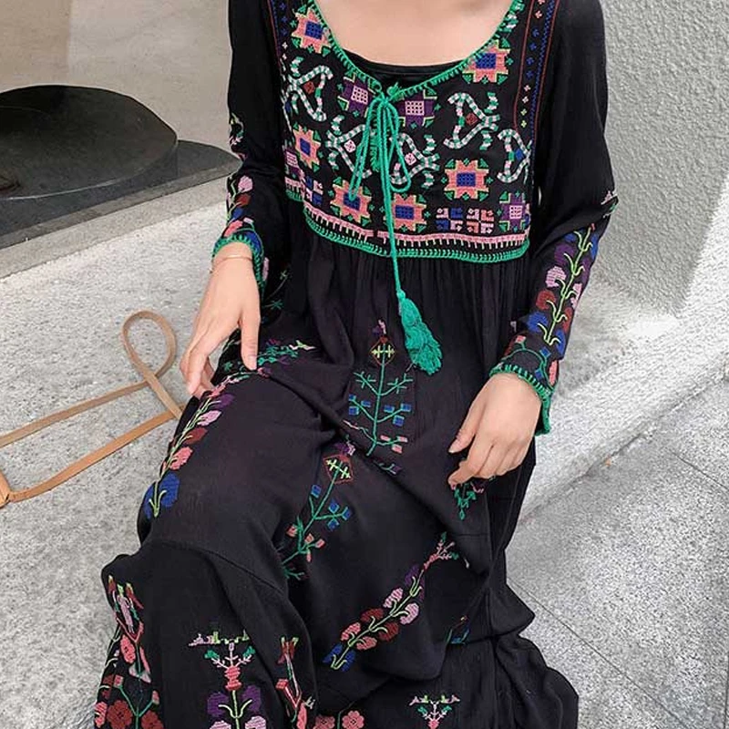 

Summer new Korean loose fashion women's dress retro tassel V-neck embroidery big swing dress bohemian travel beach long dress