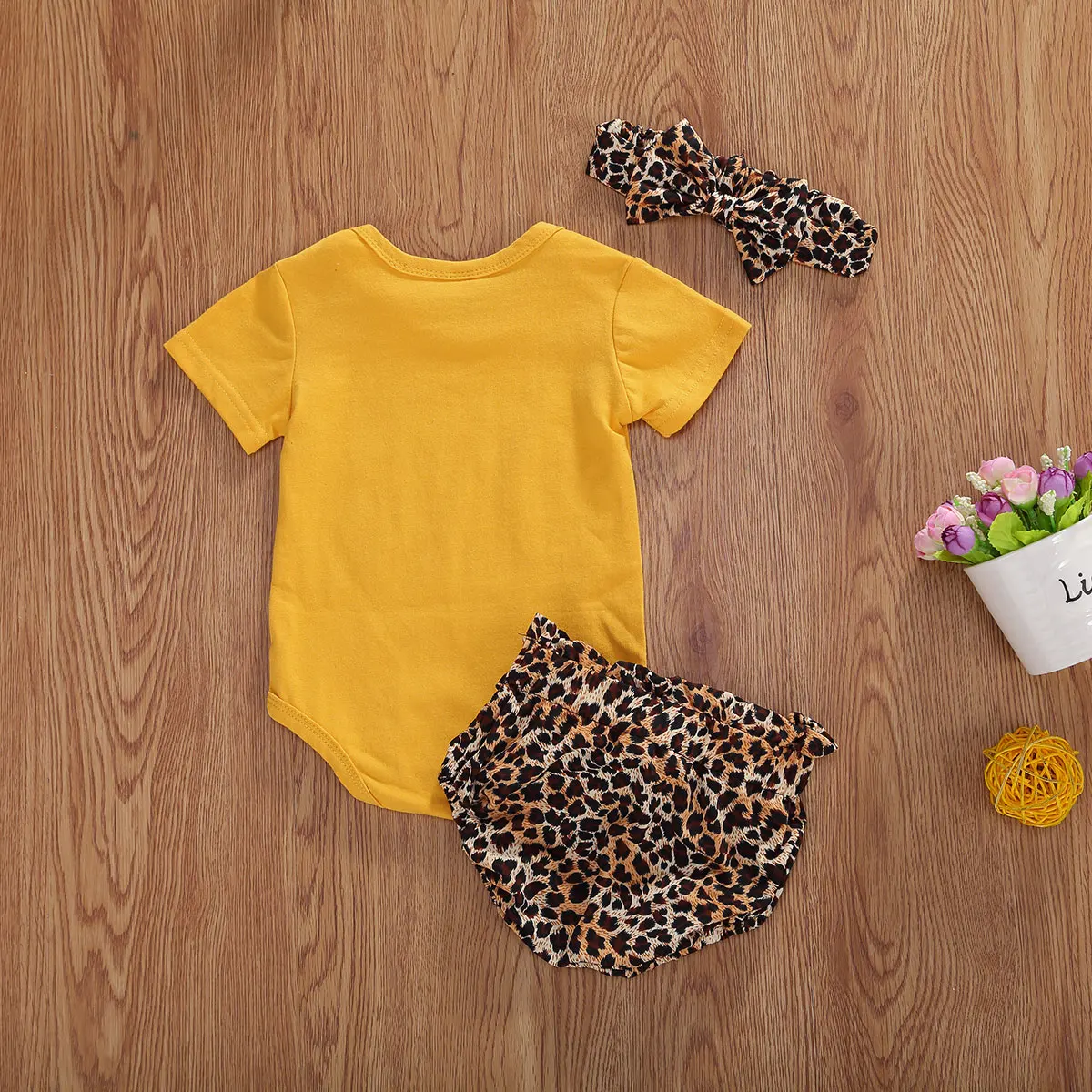 

Newborn Baby Girl 0-18M Outfits Set Sunflower Pattern Short Sleeve Bodysuit with Headband,Leopard Shorts Set