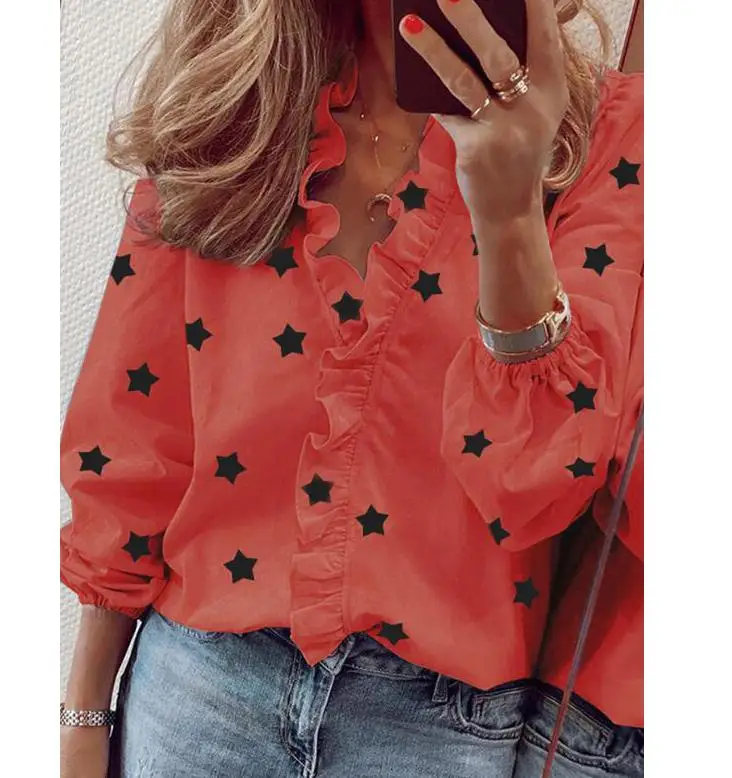 Женская офисная блузка в горошек с длинным рукавом и оборками привлекательный