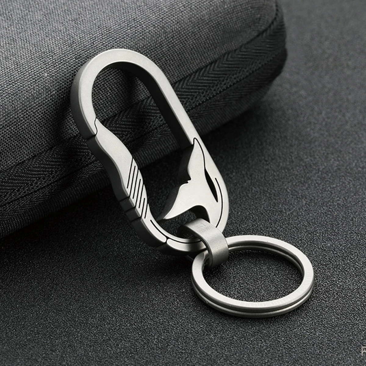 

Outdoor Tools Titanium Key Chain Men Ultra Lightweight Titanium Keychain Hanging Buckle Key Ring Quickdraw Tool Creative
