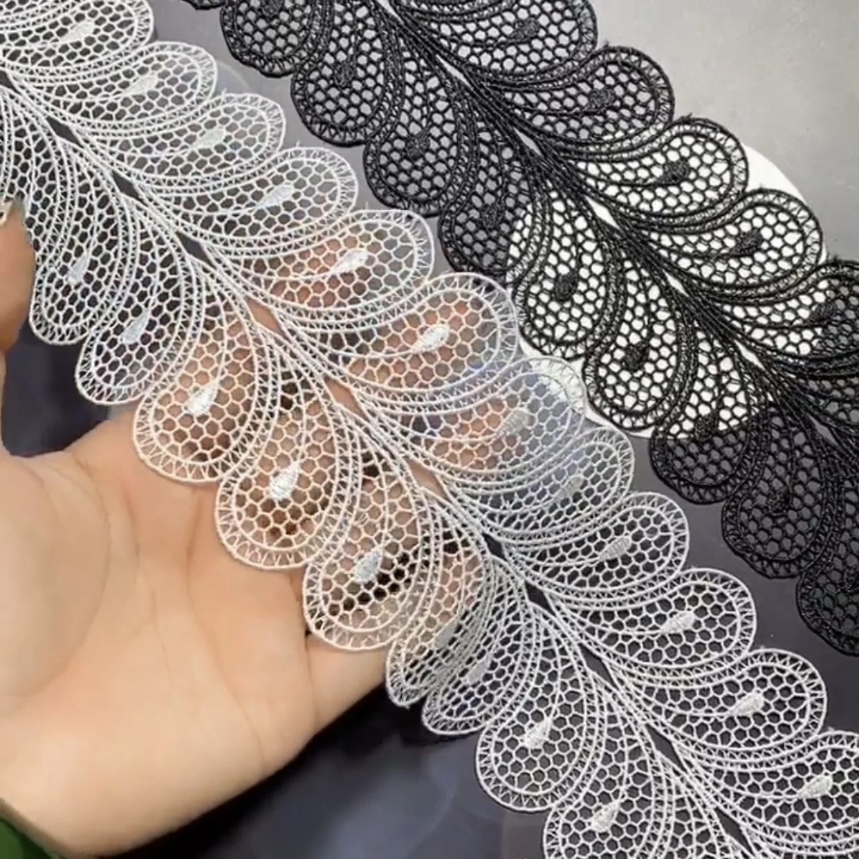 

8CM Wide Leaves Design Hollow Water Soluble Lace Trim 3 yards Long