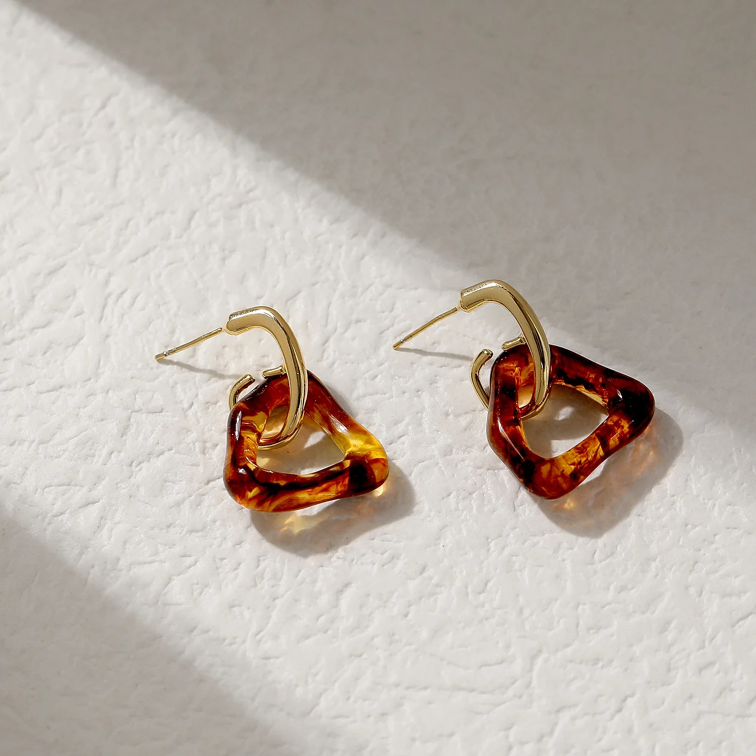 

Серьги в стиле ретро, новые серьги в нишевом дизайне, серьги из смолы