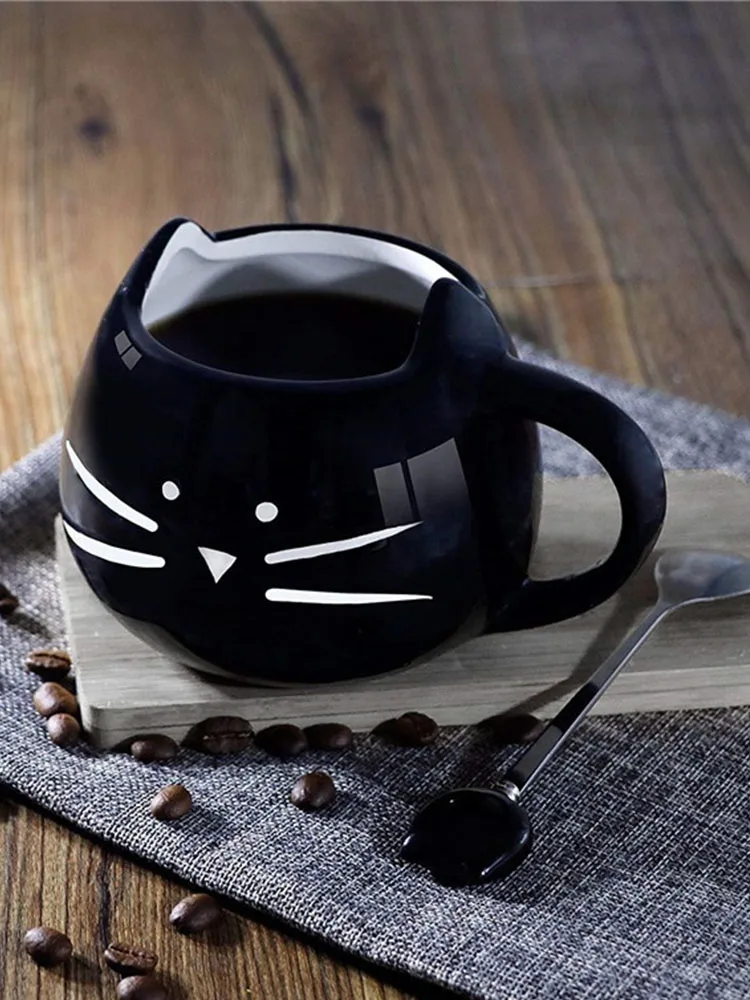 

Cartoon Cat with Spoon Coffee Mugs Black White Drinkware Breakfast Milk Modern Simple Cute Ceramic Mugs Couple Friend Gifts