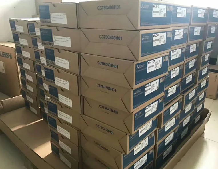 Новый в коробке AC Серводвигатель MR-J2M-10DU Сервоусилитель Бесплатная DHL/UPS/FEDEX |