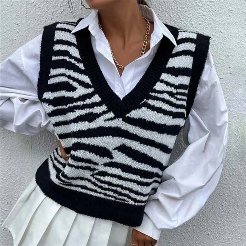 

Uefezo V-Neck Knitted Vest Women New Korean Fashion Pattern Sleeveless Sweaters Waistcoat for Outwear Spring Autumn 2021