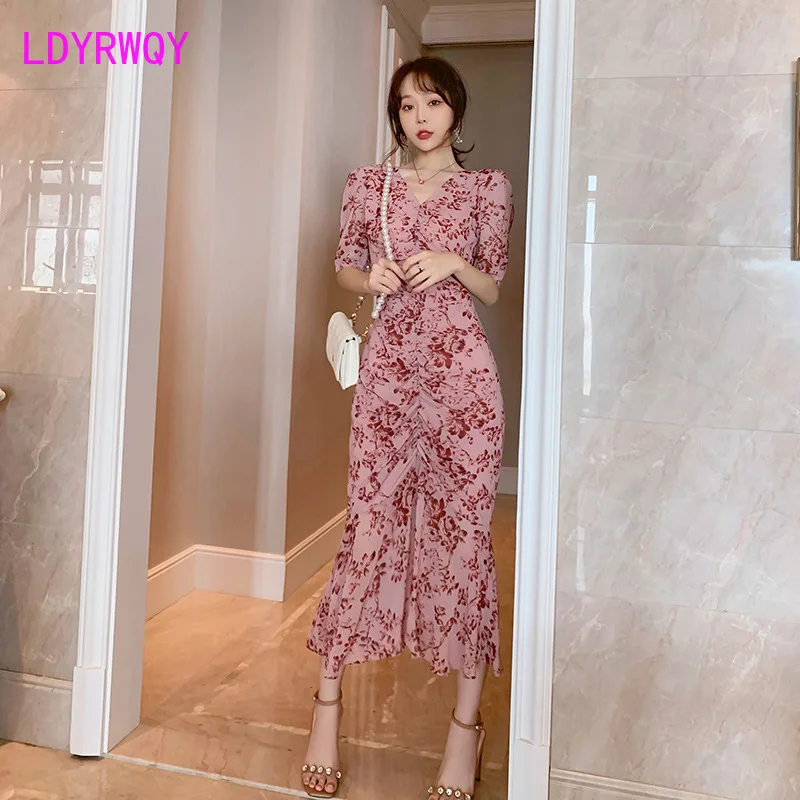 

LDYRWQY 2021 темпераментное тонкое цветочное Плиссированное шифоновое модное платье с V-образным вырезом и коротким рукавом, новое офисное женск...