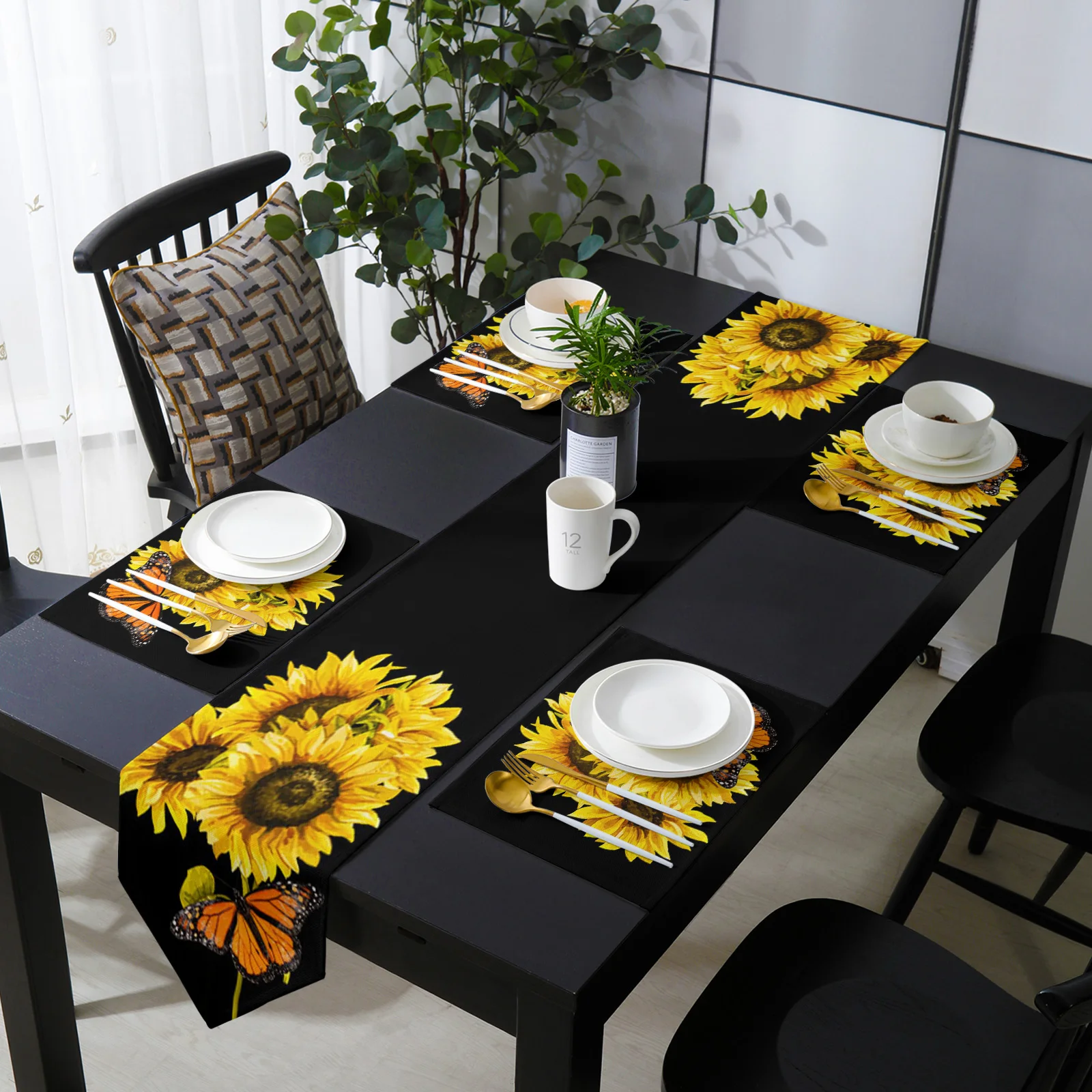 Черная скатерть с изображением подсолнуха и бабочки Набор салфеток для