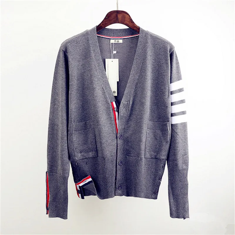 

Женский трикотажный кардиган с V-образным вырезом и длинным рукавом