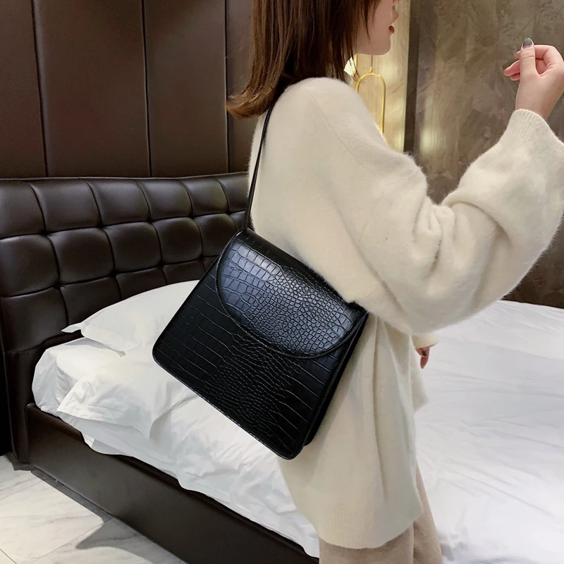 

New Fashion Patchwork Color Bag Shoulder Messenger Bag Frosted PU Leather Ladies Handbag Color Wide Waist Bag Large Capacity