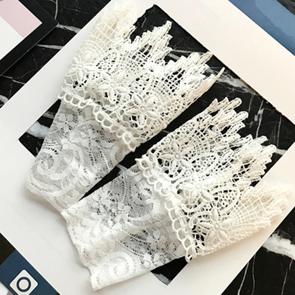 2 искусственные кружевные перчатки с расклешенными рукавами женские