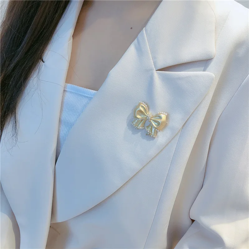 

Fashion Bowknot Brooches Matte Gold Pearl Bow Pin Buckle Autumn Winter Badge Coat Corsage Wholesale Women Jewelry for Girls