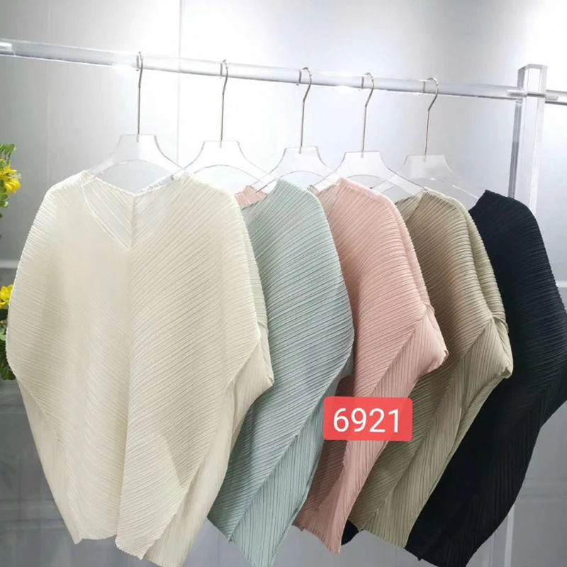 

Women Spring Comfortable Fashion Plain Pleated Jacket Women Harajuku Loose Style T-Shirt 2020 Elegant Women Vintage T-Shirt 6921