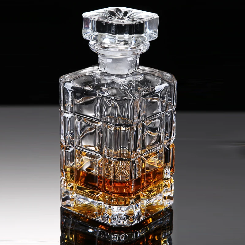 

Hellodream luxury Square shape Crystal glass lead-free Whiskey Decanter for Liquor Scotch Bourbon 29.75 oz