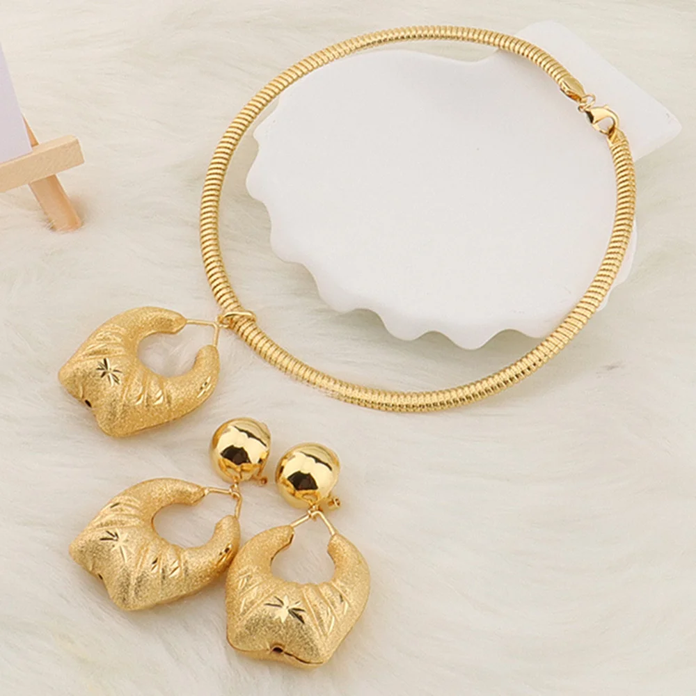 

Gold Plated Jewelry Sets Choker Necklace Earrings Round Pendant Geometric Accessories for Wedding Engagement Vintage Jewelry Set