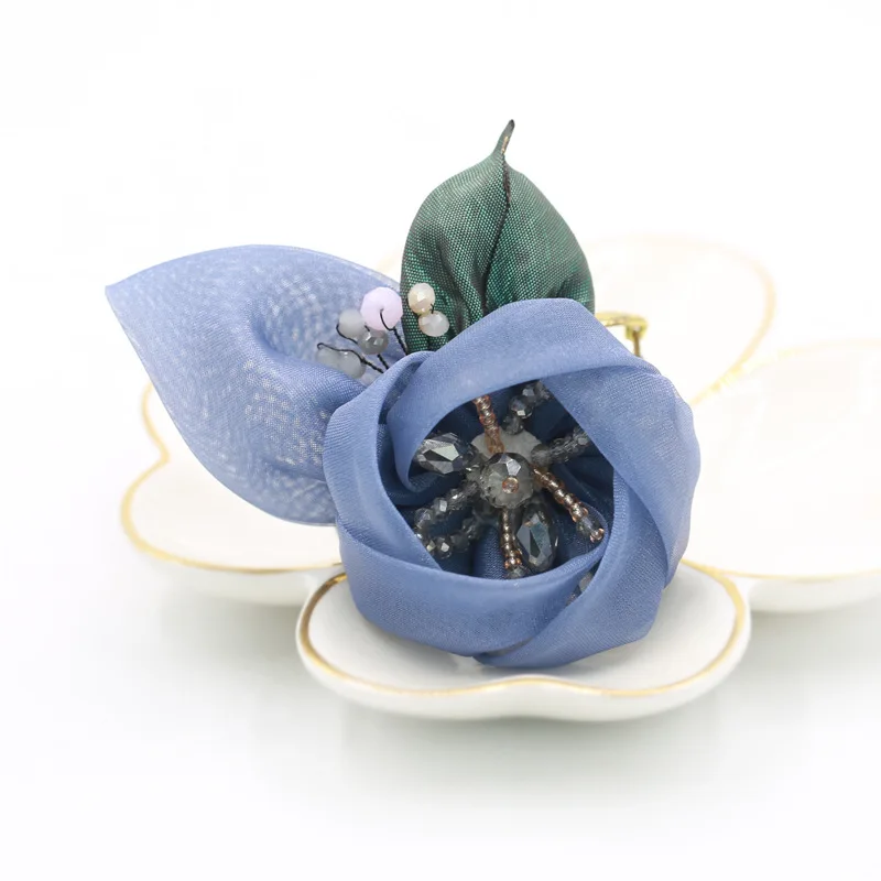 Navy blue Новая Корейская Высококачественная пряжа тканевые цветочные броши сладкие стразы нагрудный знак брошь значок для женщин ювелирные изделия роскошные аксессуары - Окраска металла: Navy blue