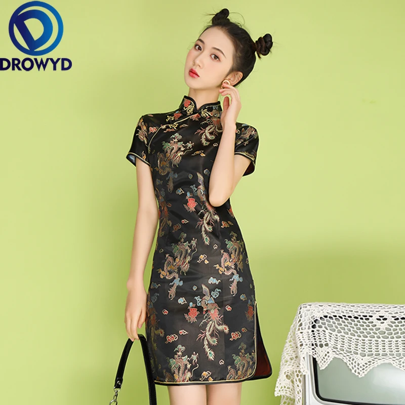 Женское мини платье летнее черное винтажное с коротким рукавом и вышивкой