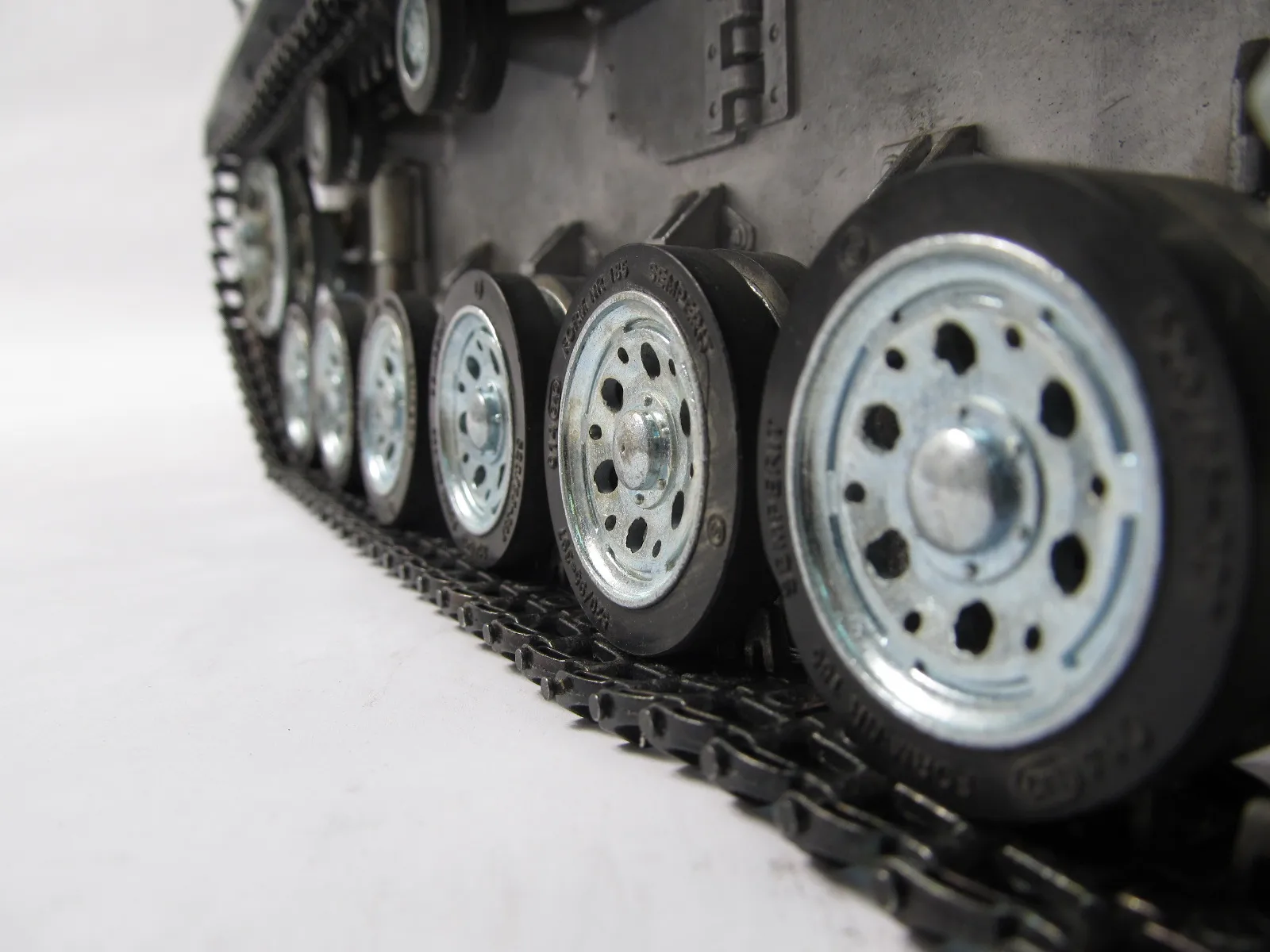 

US Stock 1/16 Mato Henglong Panzer III RC Tank Metal Road Wheels W/ Rubber Tyres MT023 TH00716-SMT5