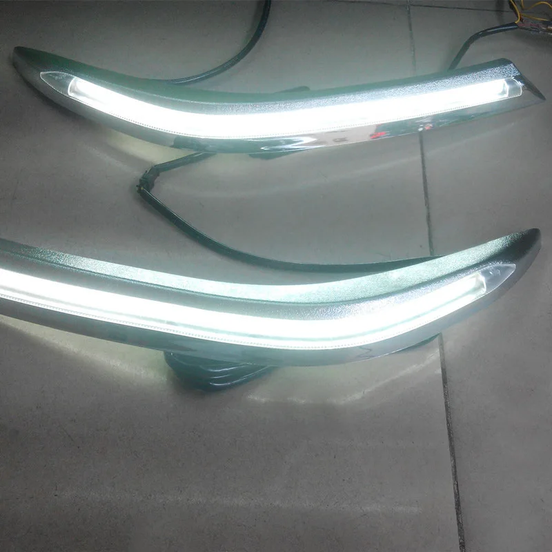 

LED DRL Daytime Running Light Headlight Eyebrow Trim Lamp with Turn Signal for Toyota Hilux VIGO 2012-2014