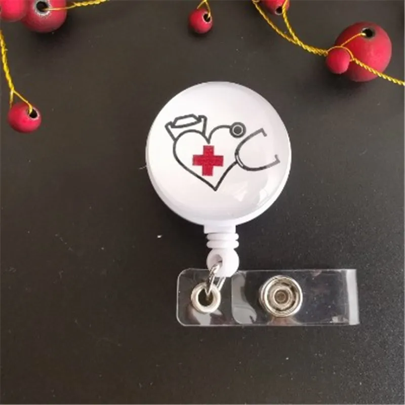 Оптовая продажа 30 шт./лот выдвижной значок медсестры катушка клип Симпатичные