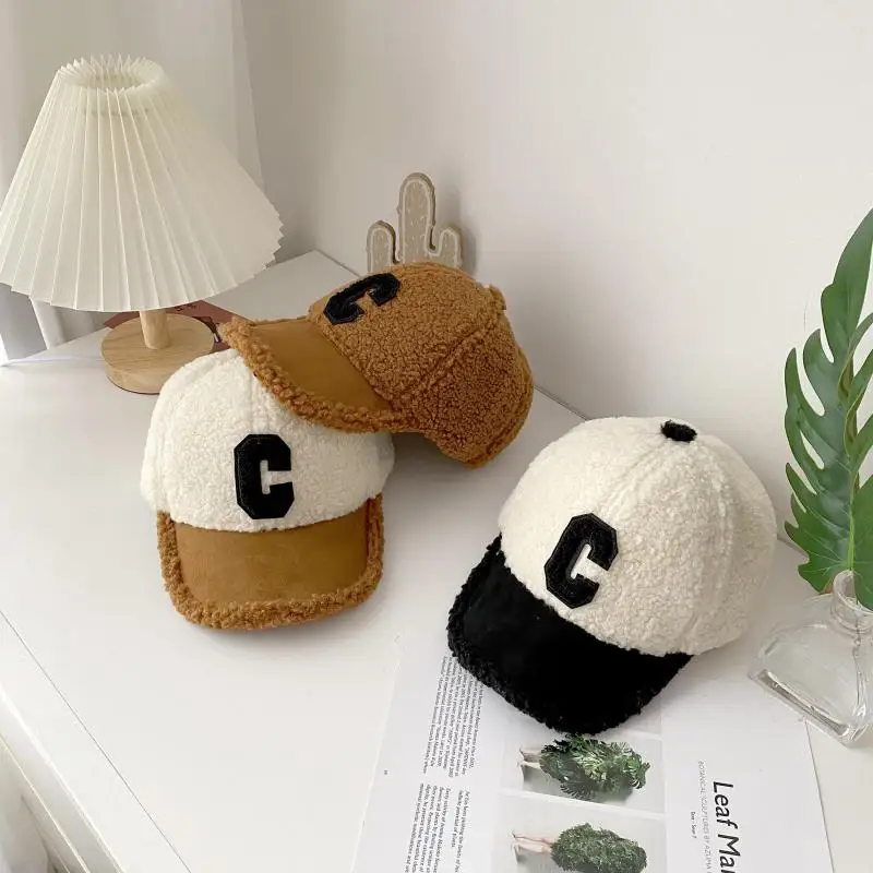 

Осенне-зимние модные повседневные Детские шапки для мальчиков и девочек, милая бейсболка с буквой C, 6 цветов, сохраняющая тепло, из овечьей ш...