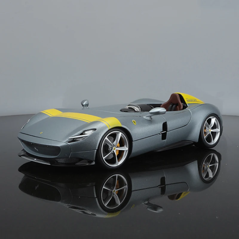 Модель автомобиля Bburago Ferrari Monza SP1 Roadster модель машины под давлением статическая из
