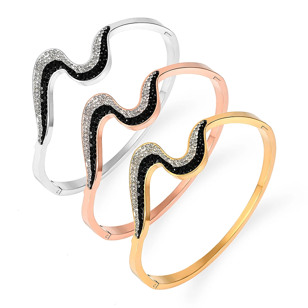 

New Luxury Brand Personality Butterfly Bangles Titanium Steel Romantic Insect Bangles for Women Charms Bracelets Mother Gift