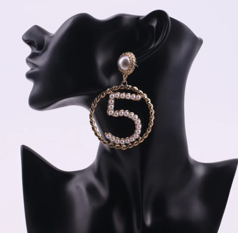 

Luxury High Quality Brand Women Earring Jewelry Simple Pearl Number 5 Big Circle Part Model Earrings Gold Twist