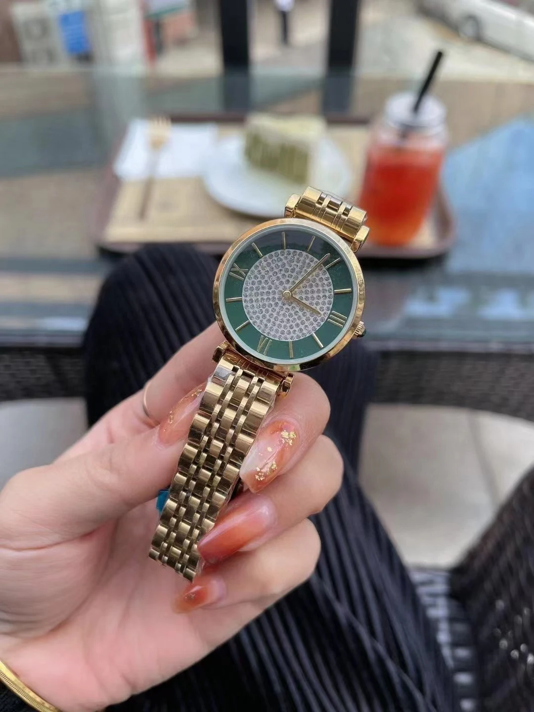 

Fashion Gold Green Diamond Women's Watches Stainless Steel Material Butterfly Clasp Quartz Watch Dial Diameter 32mm