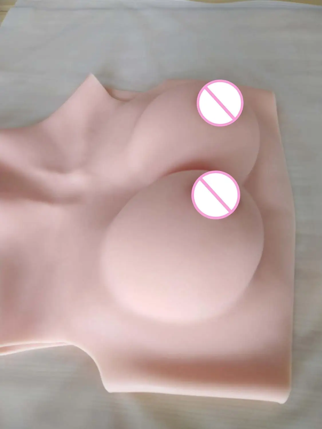 Короткая искусственная грудь трансвеститов C-образная чашка высокий воротник