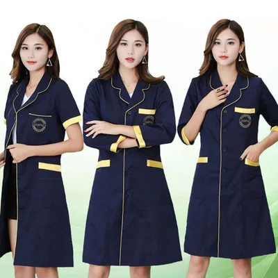 Женский белый пиджак и медсестра в салоне красоты с коротким рукавом