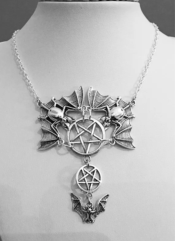

Flying Bat inverted Pentagram Pentacle Black Velvet Choker Pentacle Necklace Wiccan Protection Jewelry Women's Gift Necklace