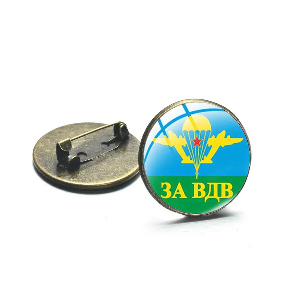 Брошь на булавке со стеклянным кабошоном в виде кабошона военно-воздушные силы
