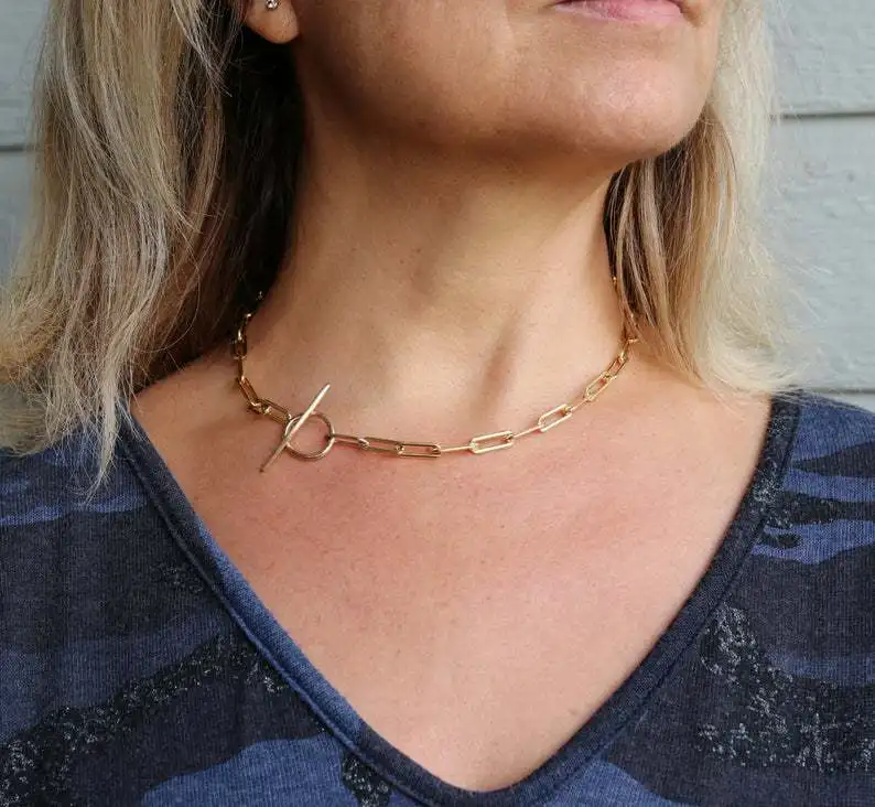 Женское колье чокер с полыми полосками геометрическое на цепочке до ключицы