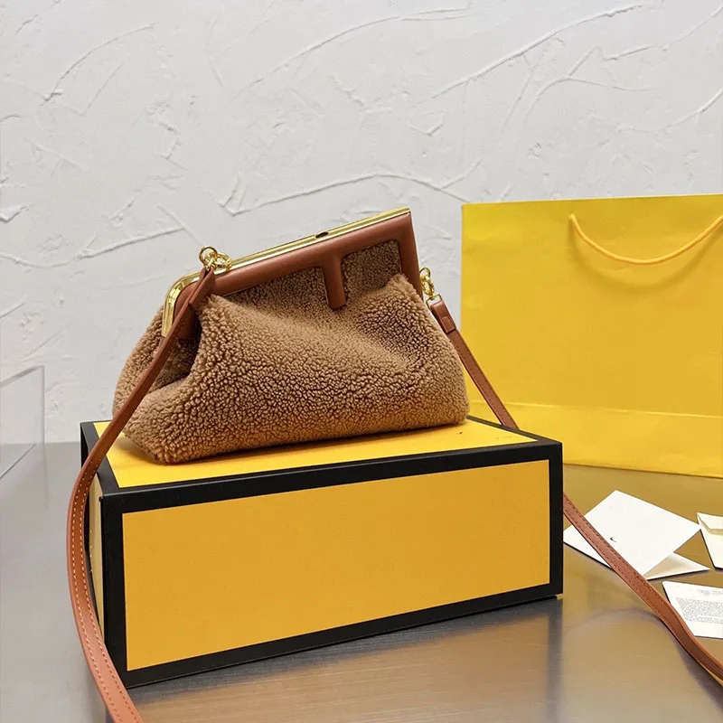 

Saddle bag, small design full sense of autumn and winter, lamb wool, practical, retro, temperament, shoulder back hand with