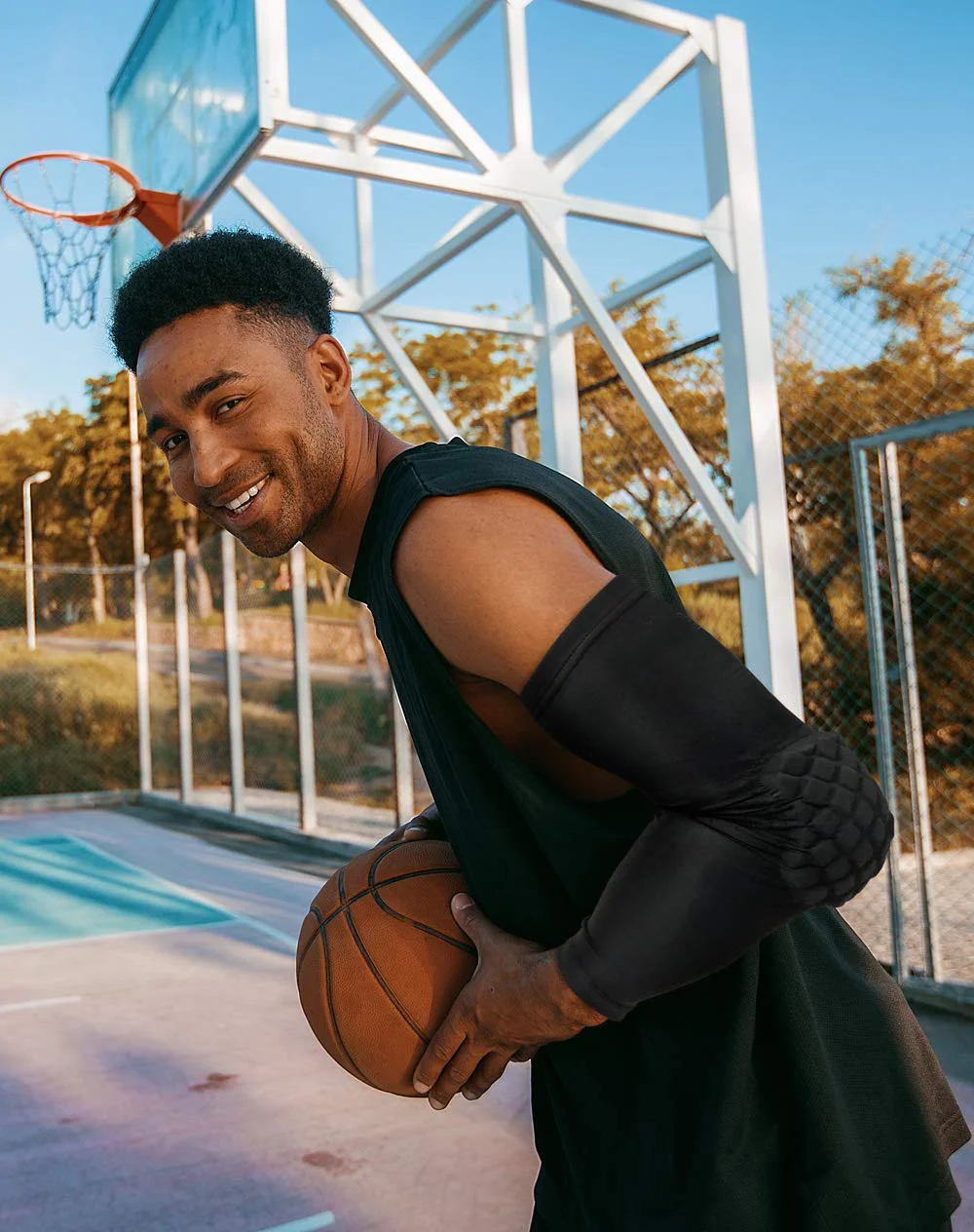 

1Pcs Arm Warmers Elbow Support Brace Pads Compression Padded Shooter Arm Sleeve Protective Gear for Basketball Cycling