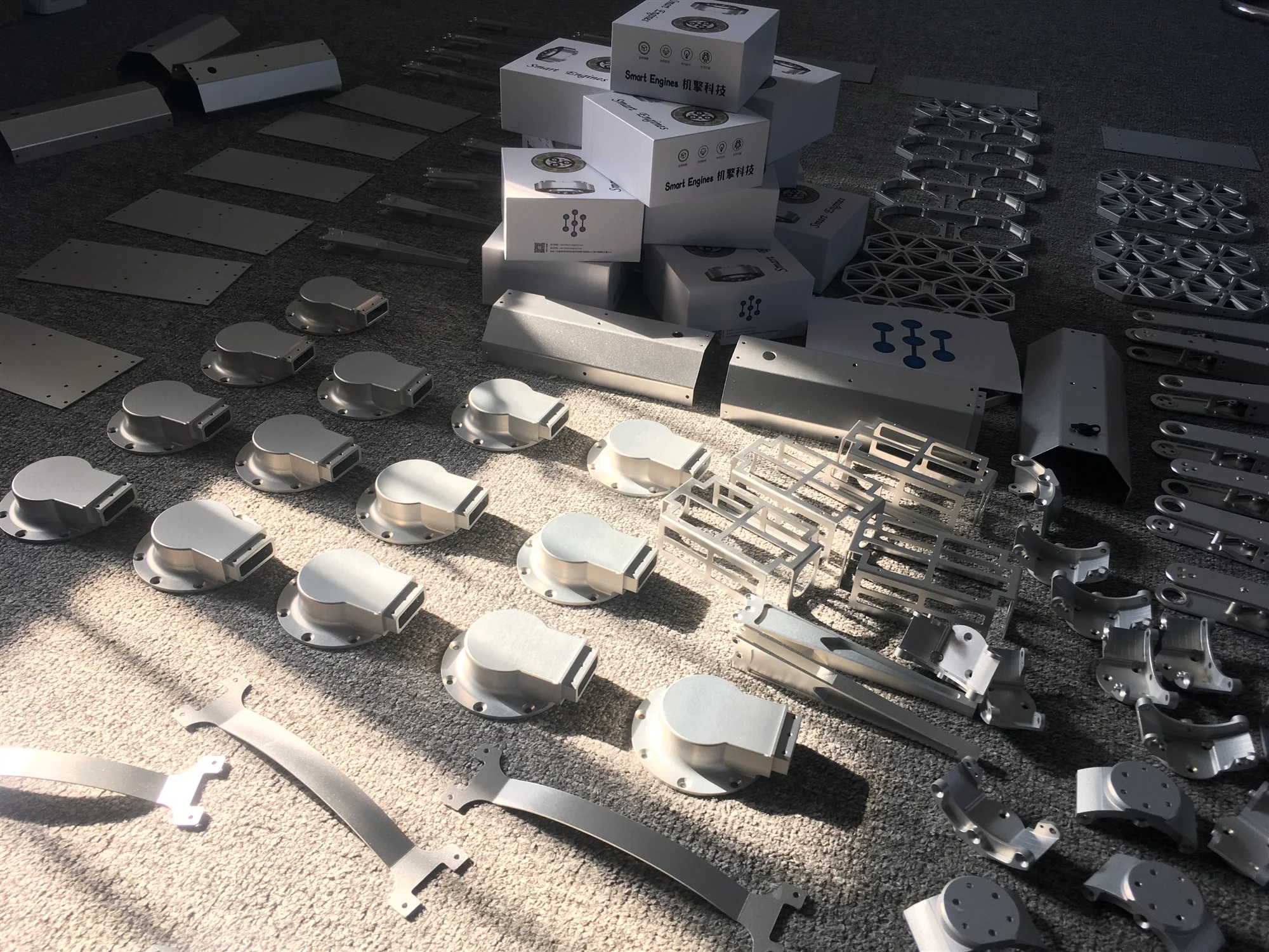 Разработанный на основе MIT cheetah четвероногое робот электрического привода MIC 01P