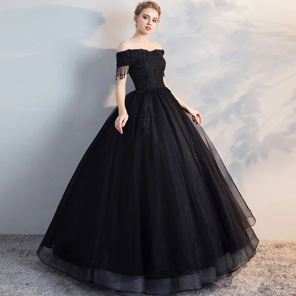 Бальное платье пышное черное для выпускного вечера с открытыми плечами