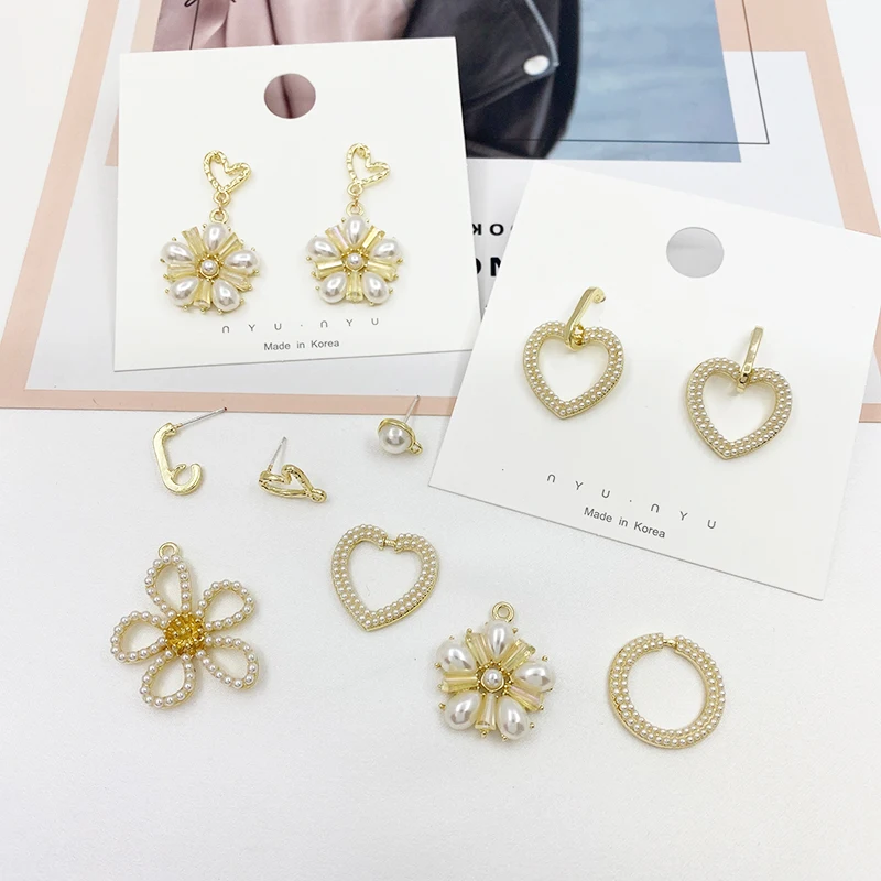 

Серьги-гвоздики из сплава с жемчугом, серебро 925 пробы