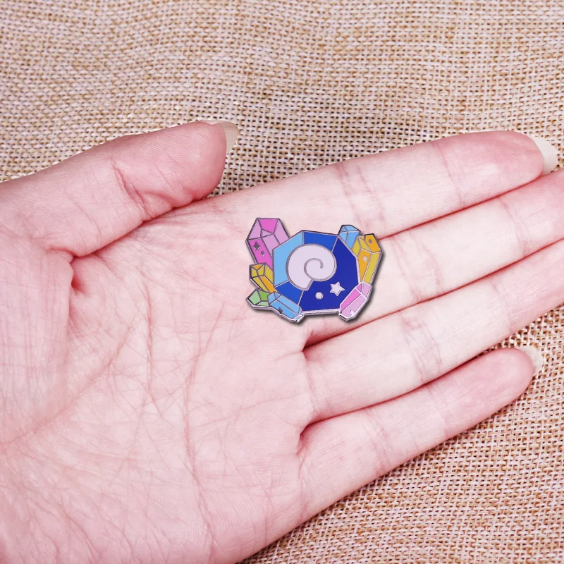 Животные перекрещивание красивый кристалл кластер Эмаль Булавка окаменелости