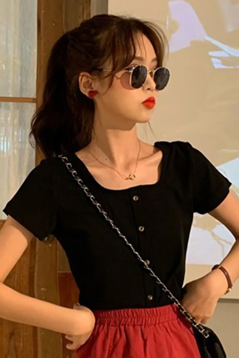 Женская футболка с квадратным вырезом однотонная короткая в корейском